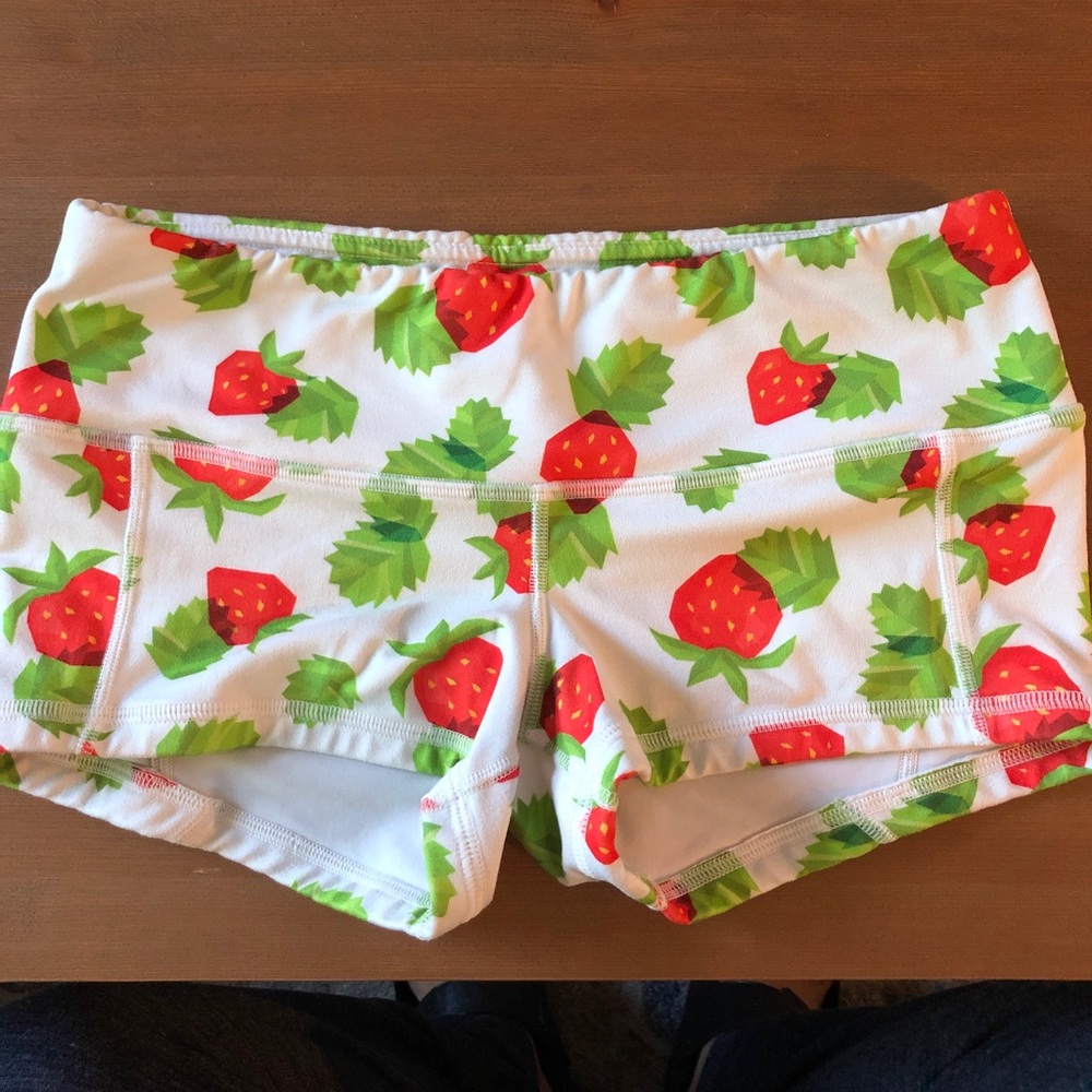 FLEOS strawberry pattern size medium